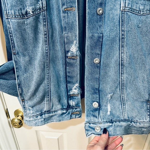 Free People Oversized Distressed Denim Jacket in Excellent Used Condition - Picture 5 of 10